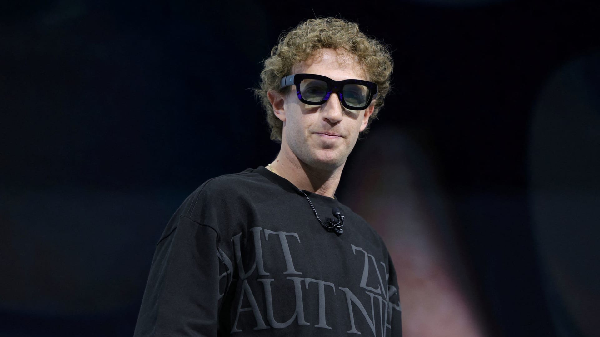 Meta smart glasses with Oakley and Prada, extending Luxottica deal