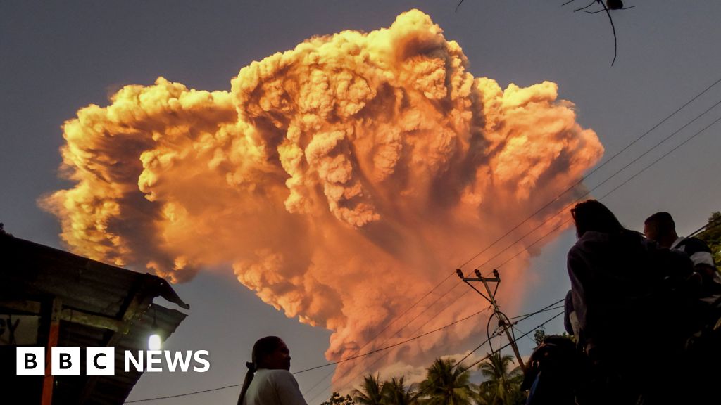 Watch Indonesian volcano spew ash over 11km into the sky