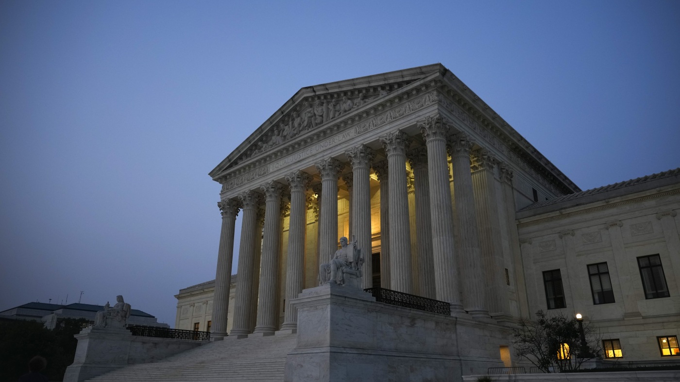 Supreme Court press corps asks chief justice to live-stream court’s opinions : NPR